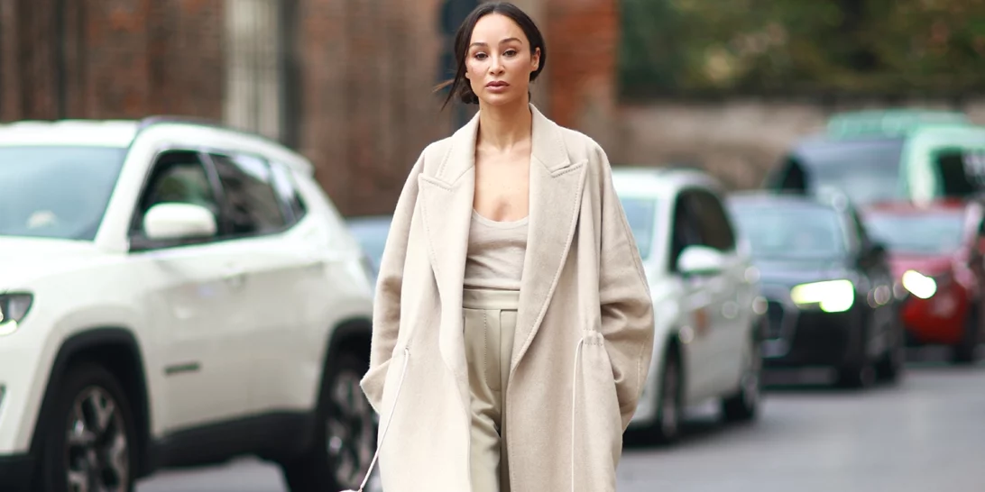 Το διαχρονικό μπεζ παλτό από τη Massimo Dutti που θα φοράς non stop τους επόμενους μήνες