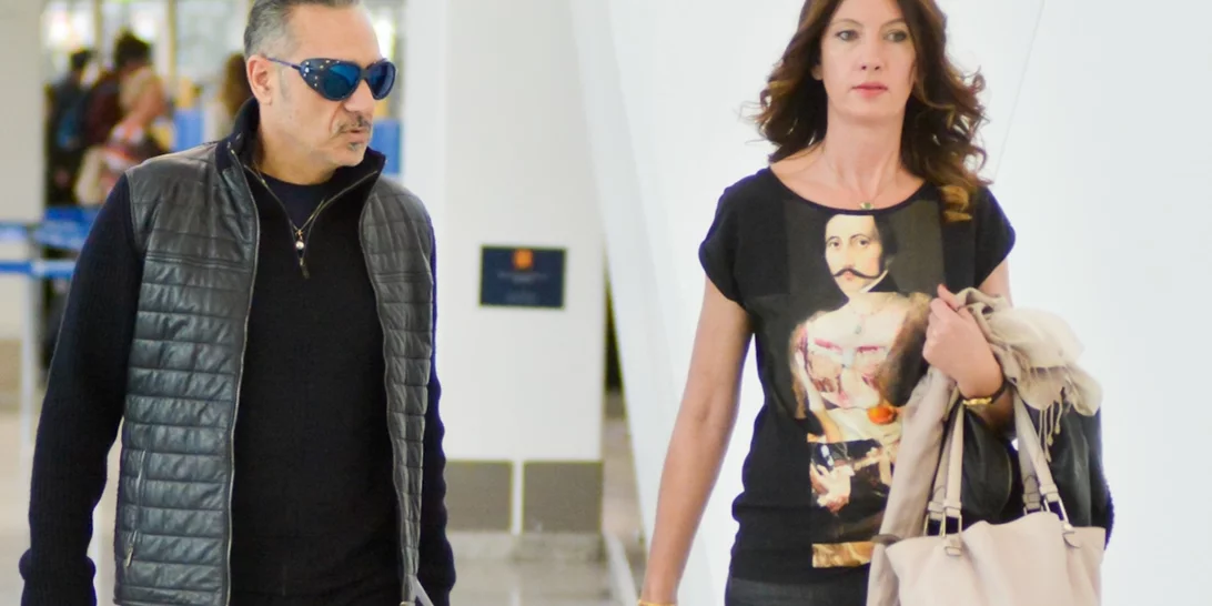 Κίλι Σφακιανάκη | Η άγνωστη μάχη με το Πάρκισον και οι σπάνιες εμφανίσεις στο πλευρό του Νότη Σφακιανάκη