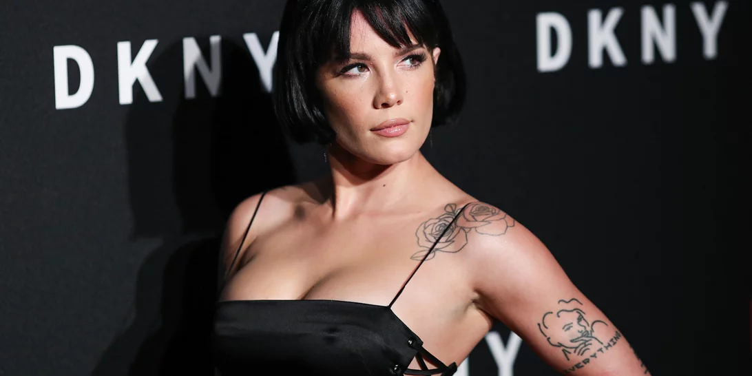 To "εκκεντρικό" hairstyle της Halsey για την ανακοίνωση της εγκυμοσύνης της