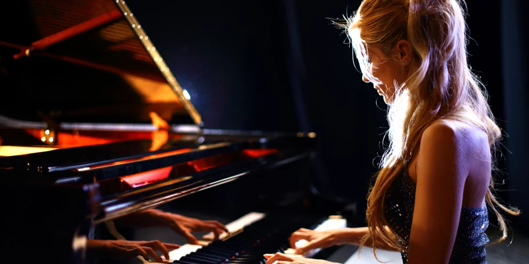 Γνωστή πιανίστα εμπλέκεται σε κύκλωμα μαστροπείας | Παρείχε ερωτικές υπηρεσίες και στη συνέχεια εκβίαζε τους πελάτες της