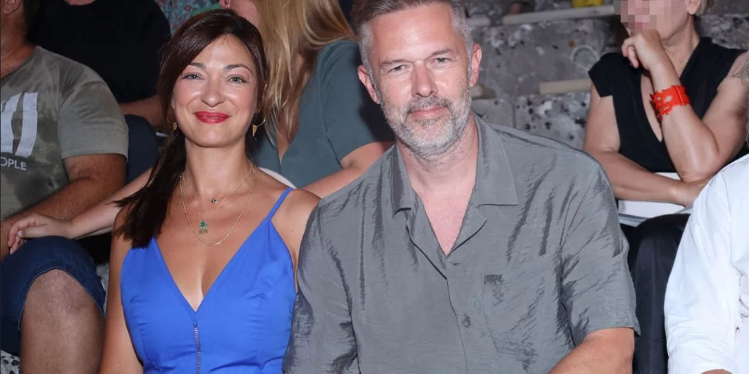 Η Έμιλυ Κολιανδρή με denim βερμούδα στη Σίφνο - Το ιδανικό outfit στο νησί