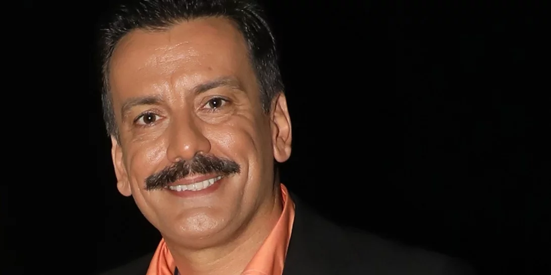 Ο Θάνος Κιούσης με την κούκλα σύζυγό του σε σπάνια δημόσια εμφάνιση