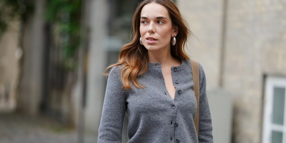 H πλεκτή ζακέτα με κουμπιά από την Oysho που θα φοράς συνέχεια