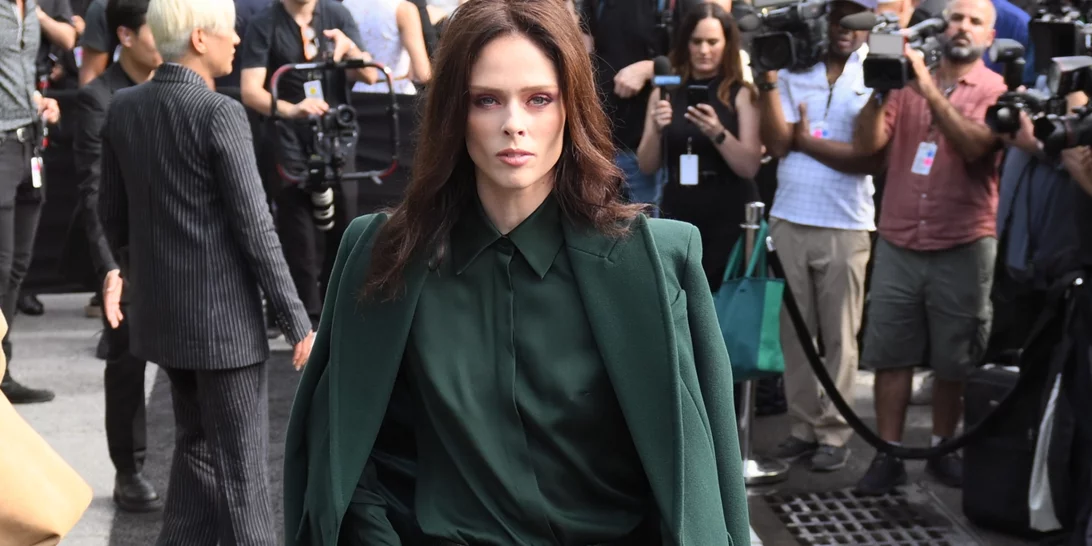 5 χρωματιστά παλτό που φορούν οι fashionistas για εσένα που βαρέθηκες το μαύρο