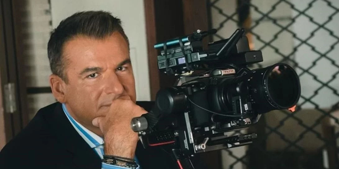 Γιώργος Λιάγκας | Απολαμβάνει το μεσημεριανό του στο γραφείο του