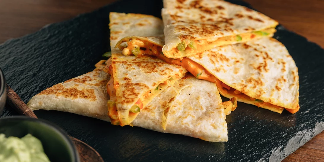 Η viral τορτίγια με 2 μόνο υλικά | Η τέλεια ιδέα για ένα light γεύμα στο γραφείο