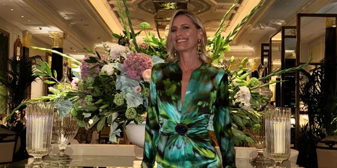 Η Τατιάνα Μπλάτνικ ποζάρει σε φιλανθρωπικό gala με την Ελένη Φουρέιρα | Το stylish φόρεμά της σε πράσινες αποχρώσεις