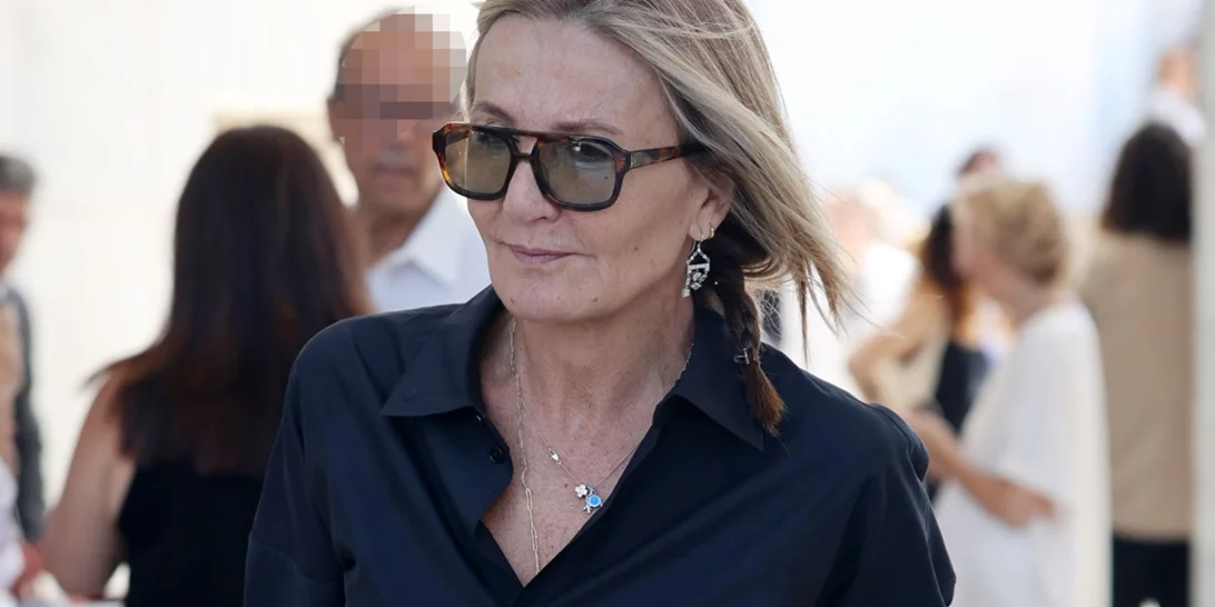 Μαρέβα Μητσοτάκη | Η εμφάνισή της με casual look και γαλότσες