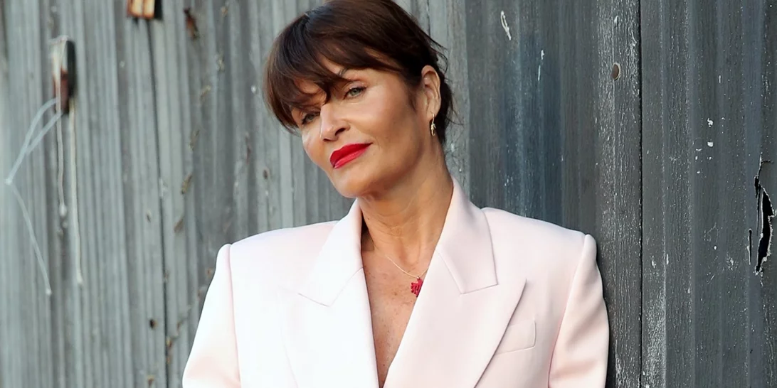Η Helena Christensen υιοθέτησε το πιο κομψό "αντιγηραντικό" κούρεμα