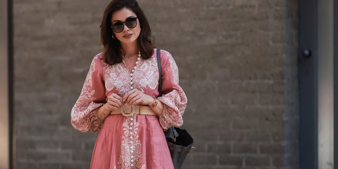 Τα chic φορέματα από τη Zara για τα επίσημα καλέσματα της άνοιξης και του καλοκαιριού