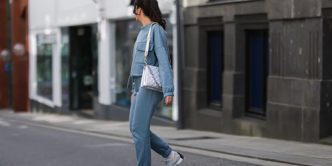 5 οικονομικές φόρμες που θα φοράς ξανά και ξανά