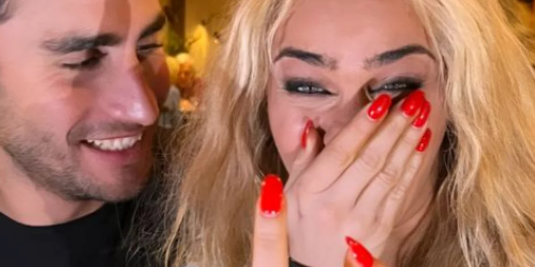 Κόνι Μεταξά | Αρραβωνιάστηκε με τον Μάριο Καπότση - Το εντυπωσιακό μονόπετρο