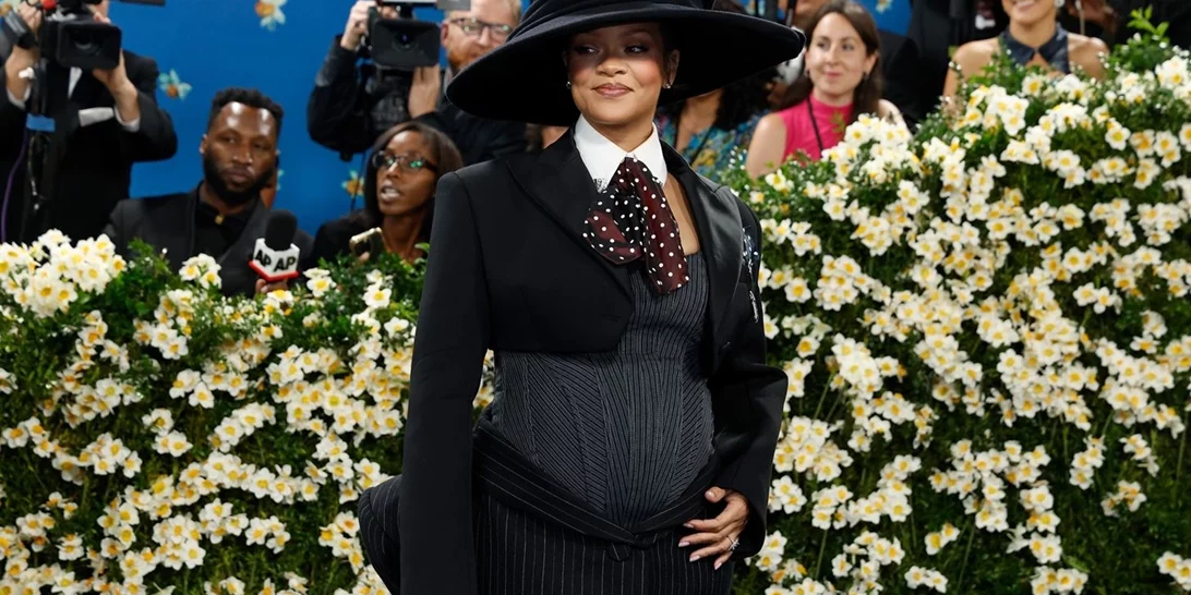 Έγκυος στο τρίτο της παιδί η Rihanna | Η εμφάνιση - ανακοίνωση στο Met Gala 2025