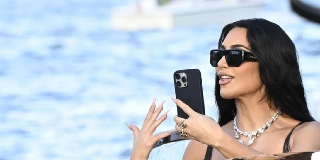 Κυκλοφόρησε το τρέιλερ του "All's Fair" με τις Glenn Close, Kim Kardashian και Naomi Watts