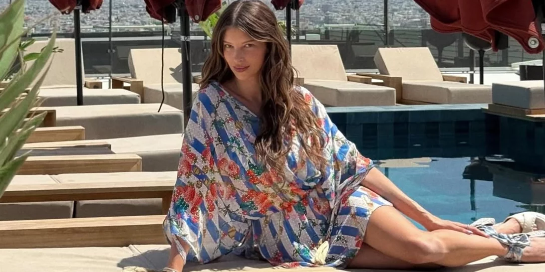 Η fashion συλλογή που λατρεύουν οι Ελληνίδες celebrities δημιουργεί το απόλυτο holiday spirit για το καλοκαίρι