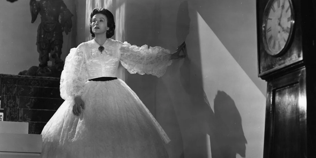 Κατίνα Παξινού - Αλέξης Μινωτής: Αγκαλιά στη βεράντα του σπιτιού τους στο Λος Άντζελες τη δεκαετία του '40