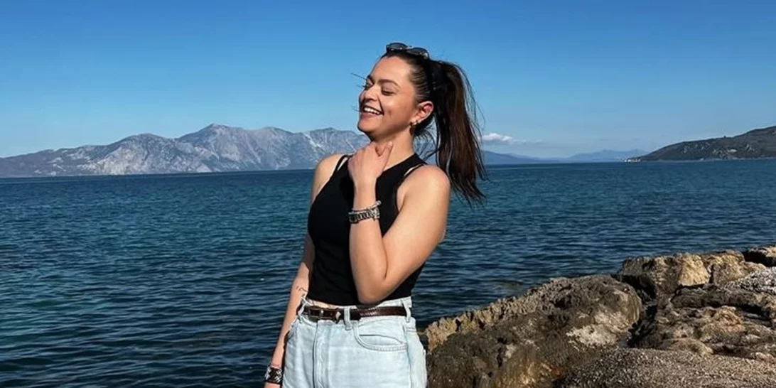 Μαριτίνα Ντενίση | Χωρίς τη μαμά της αλλά με το αγόρι της, σε ψαροταβέρνα στον Θεολόγο – Οι τρυφερές αναρτήσεις