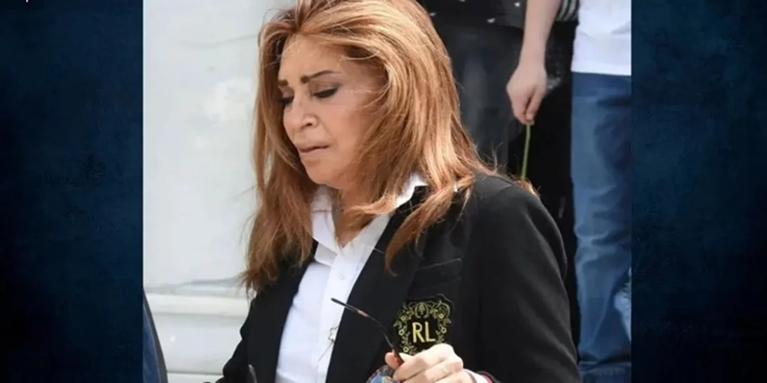 Μιμή Ντενίση | Συντετριμμένη στην κηδεία του Γιάννη Φέρτη