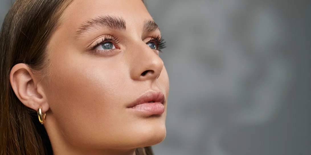 Το λάθος που κάνεις κάθε βράδυ στον καθαρισμό και σου προκαλεί σπυράκια