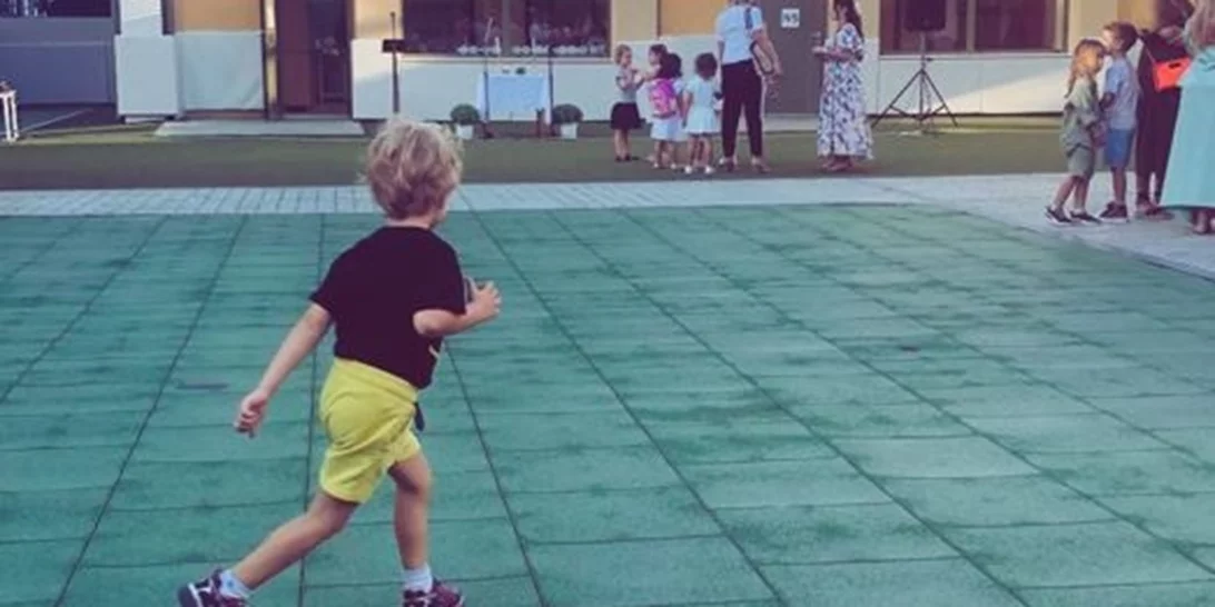 Πρώτο κουδούνι για τους μαθητές - Οι φωτογραφίες των διάσημων Ελλήνων και οι ευχές για τη νέα σχολική χρονιά