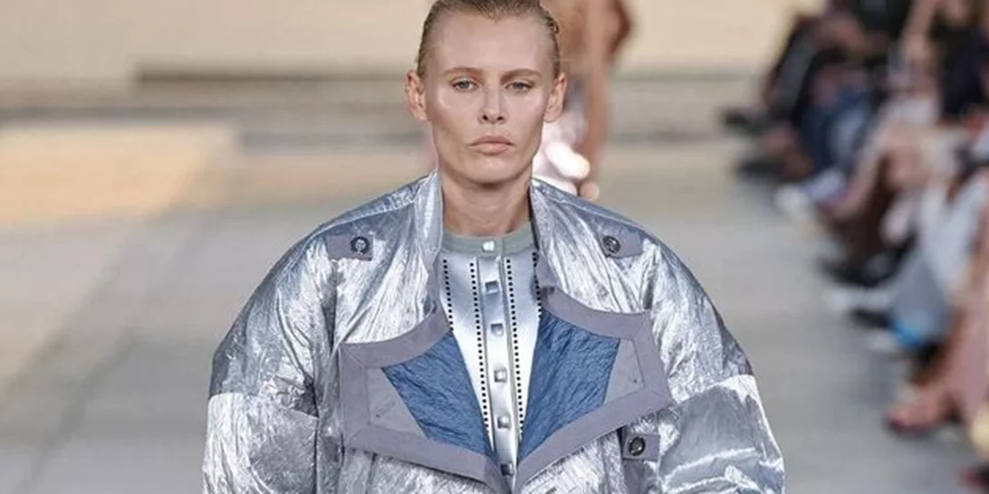 Lauren Wasser | Το μοντέλο με τα μηχανικά πόδια, που περπάτησε στο show του Louis Vuitton