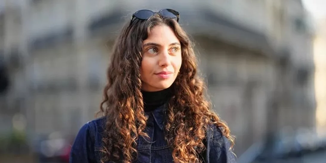 Πριν τον Ύπνο | Η κίνηση-ματ που θα σου χαρίσει ξεκούραστο βλέμμα το επόμενο πρωί