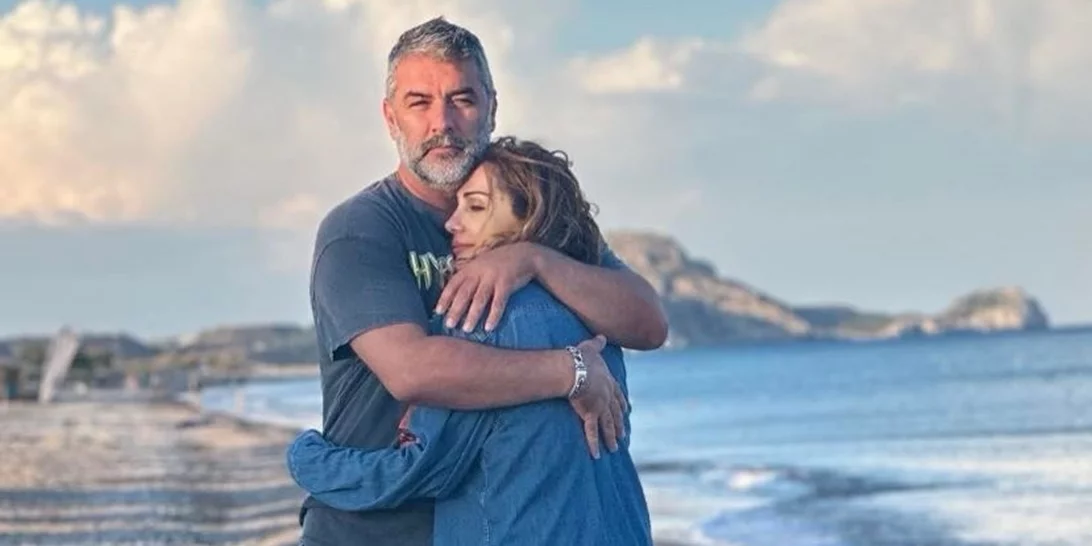 Δέσποινα Βανδή - Βασίλης Μπισμπίκης | Δείπνο για δύο στο Ρέθυμνο της Κρήτης