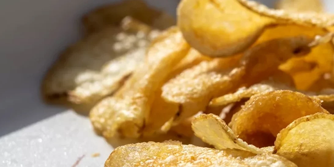 Τι σημαίνει η έντονη λιγούρα για πατατάκια και αλμυρά;