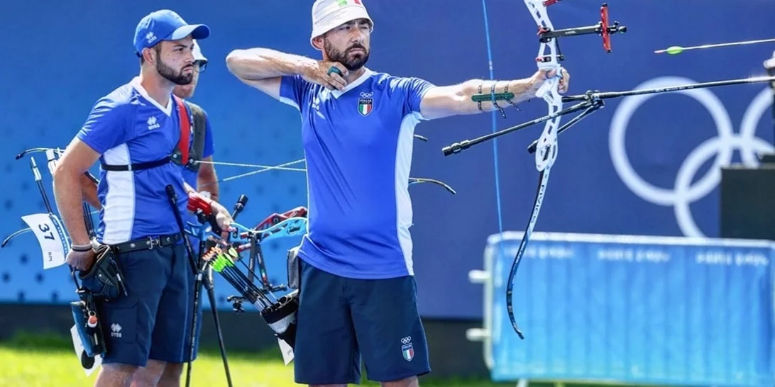 Σε άλλα νέα, ο Eminem έχει σωσία, είναι Ιταλός τοξοβόλος και αγωνίζεται στους Ολυμπιακούς Αγώνες