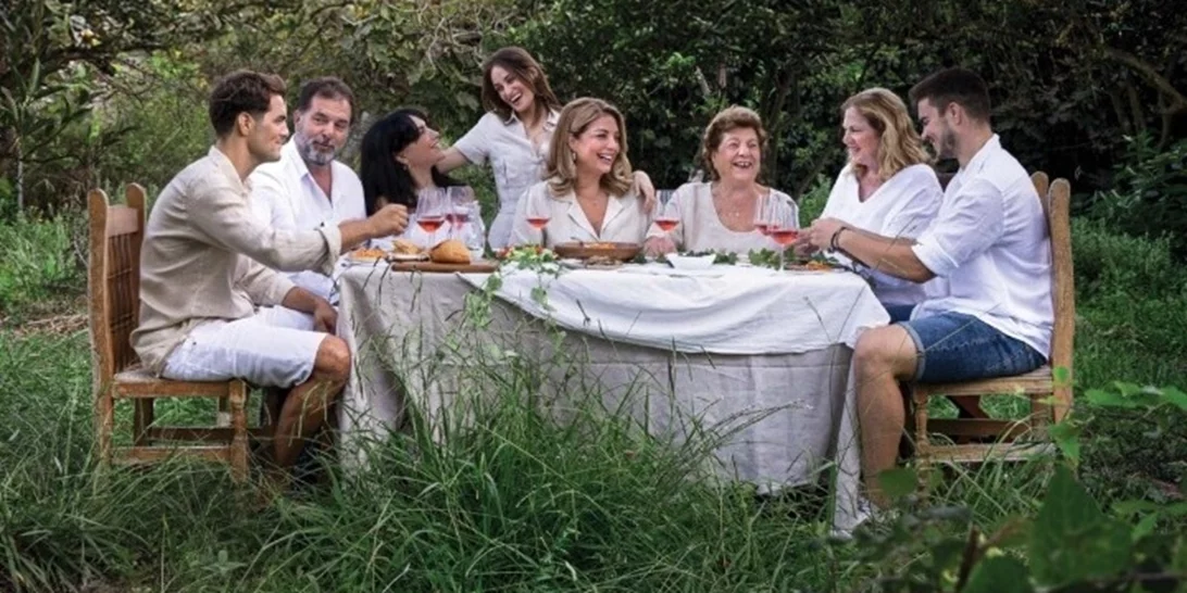 Πάτρα | Την Τετάρτη η Άντζελα Γκερέκου υπογράφει το βιβλίο της, με τίτλο "Γεύσεις και Μνήμες - Τριάντα Κερκυραϊκές συνταγές της μαμάς"