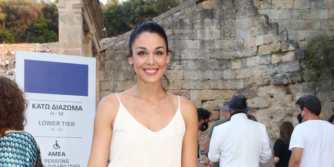 Ψάχνεις για μάξι φούστα; | Η Ιωάννα Τριανταφυλλίδου έκανε την πιο ωραία επιλογή στην Επίδαυρο