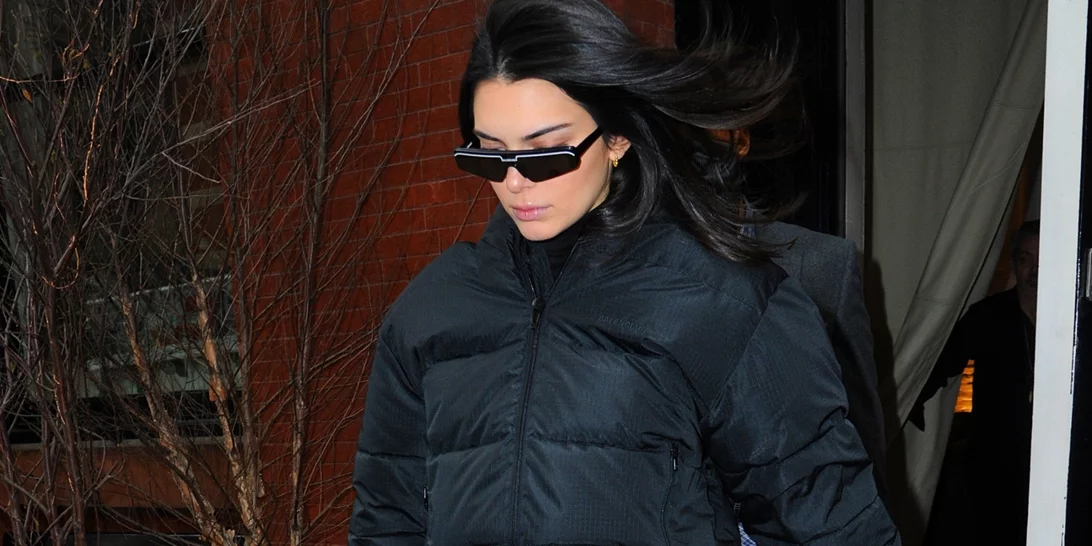 Εάν θέλεις να κάνεις μόνο μία αγορά στις εκπτώσεις, αυτό το ζεστό μπουφάν από τη Mango είναι must