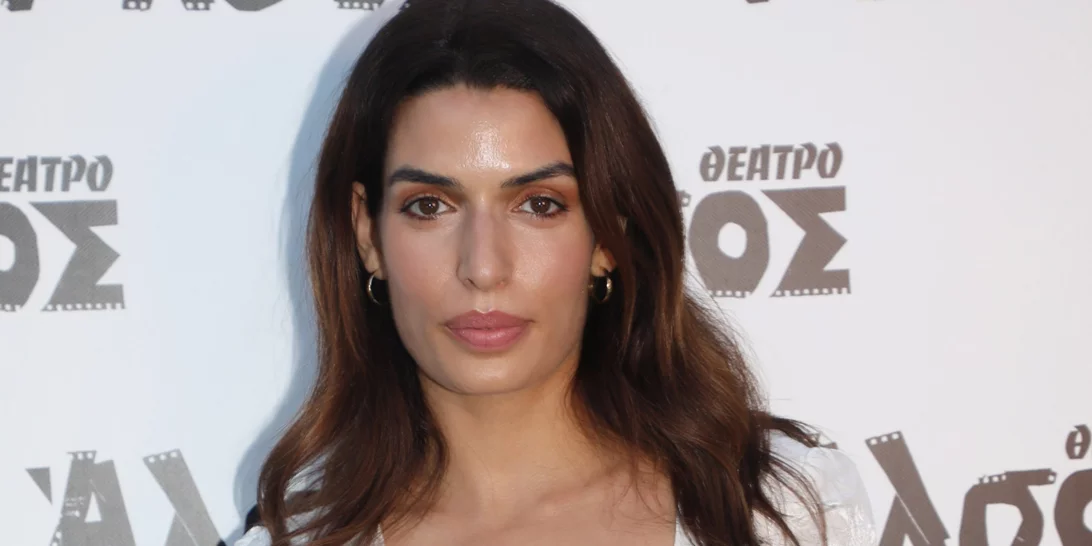 Μαύρο Φόρεμα | Πώς η Τόνια Σωτηροπούλου αναβάθμισε το κλασικό look του