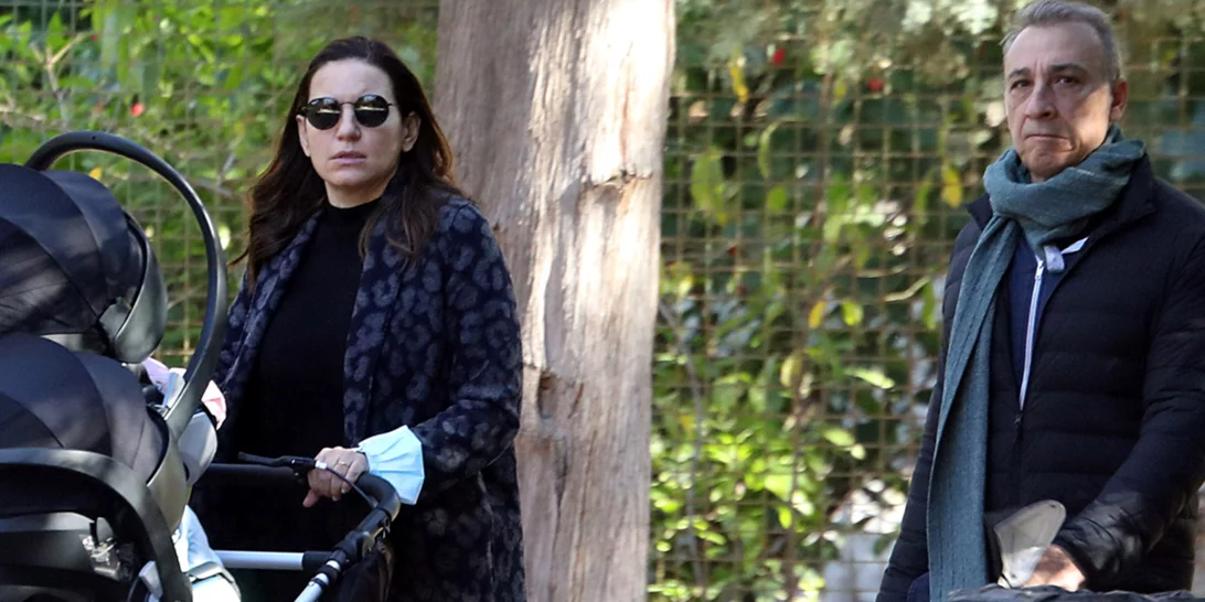 Όλγα Κεφαλογιάννη | Χωρίς ίχνος μακιγιάζ και athleisure look, βόλτα με τον Μίνω Μάτσα και τα μωρά τους