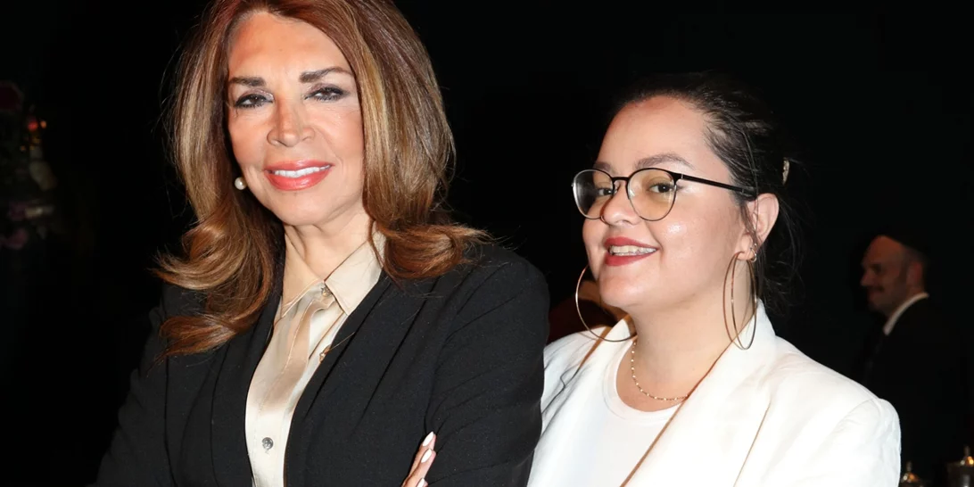 Μιμή Ντενίση | Ποζάρει στο πλευρό της Μαριτίνας χωρίς ίχνος μακιγιάζ