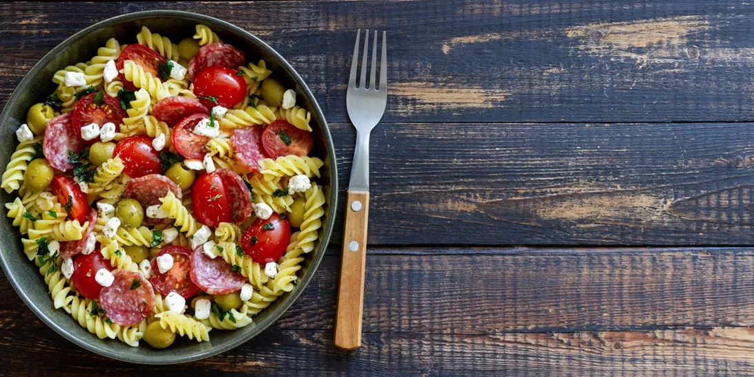 Πρωτεϊνική μακαρονοσαλάτα με cottage | Η ιδανική επιλογή για το γραφείο