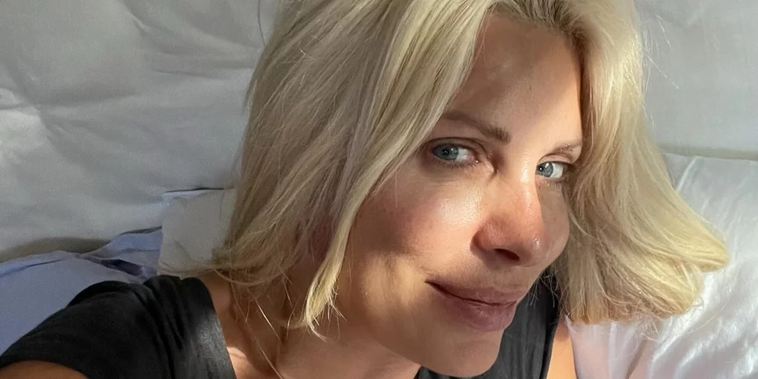 Η Ελένη Μενεγάκη άβαφη στο μπαλκόνι της | Το πρωινό που απόλαυσε