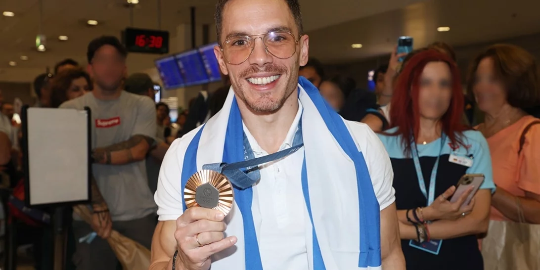 Λευτέρης Πετρούνιας και Εθνική μπάσκετ επέστρεψαν από το Παρίσι | Οι φωτογραφίες από την υποδοχή