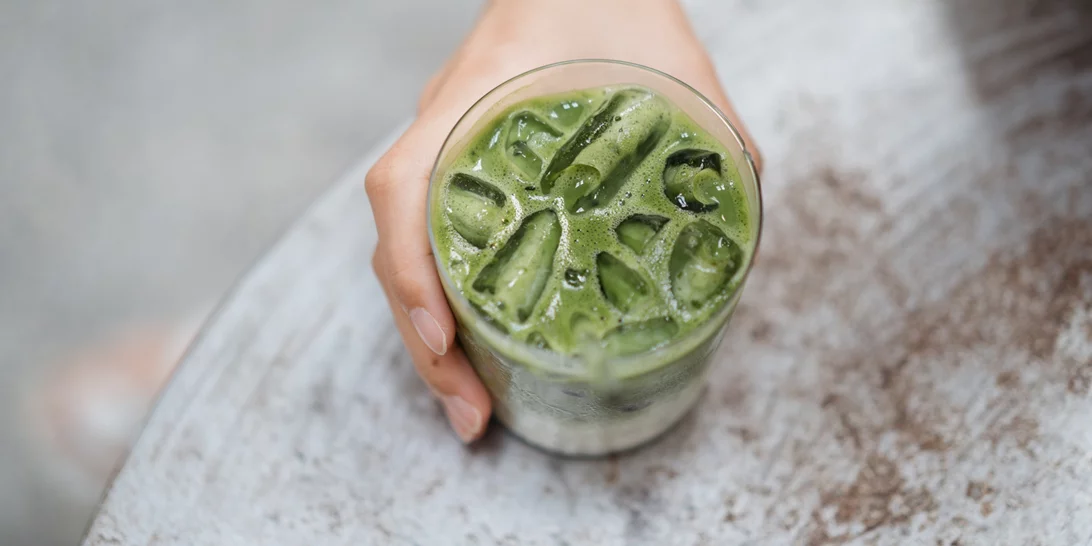 Ζήλεψες το detox ρόφημα της Αμαλίας Κωστοπούλου | Δες πώς να φτιάξεις το διάσημο matcha latte