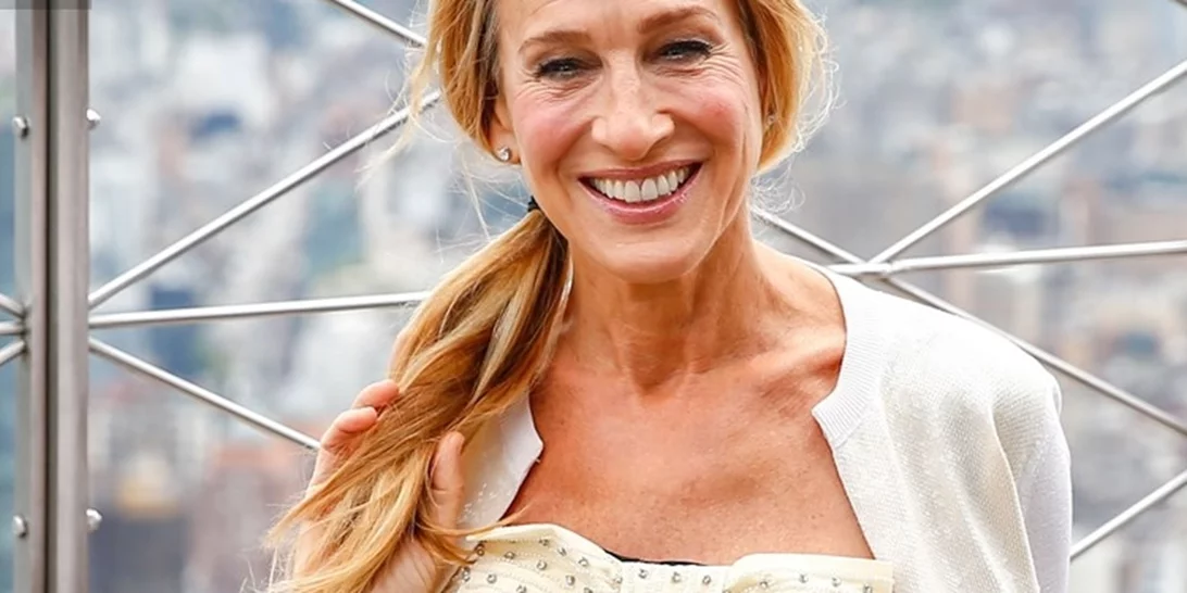 Sarah Jessica Parker | Μιλά άπταιστα ελληνικά σε επεισόδιο του "And Just Like That"