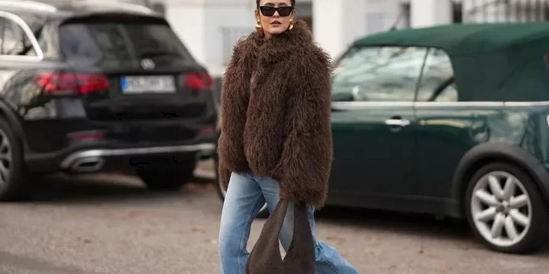 Η καφέ τσάντα από τη Marks & Spencer που θα κρατάς καθημερινά στο γραφείο και τις βόλτες