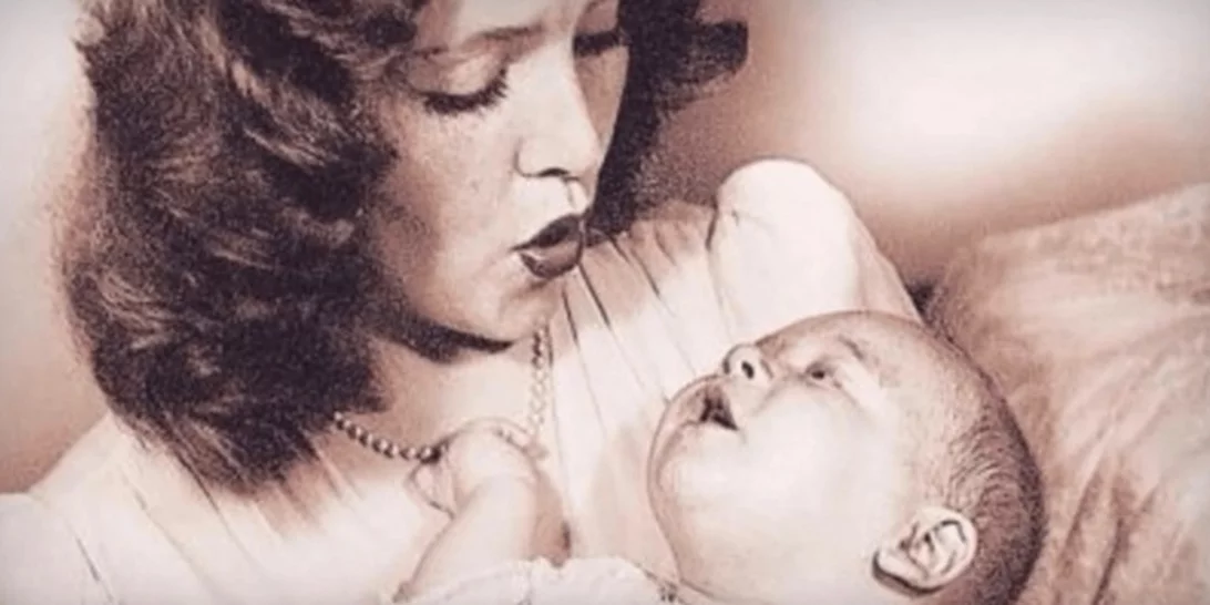 Η γόνος Barbara Baekeland προσπάθησε να "θεραπεύσει" την ομοφυλοφυλία του γιου της με αιμομιξία