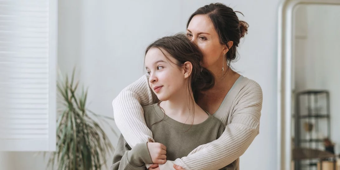 3 πράγματα που δεν πρέπει να κάνεις όταν αδιαθετήσει η κόρη σου για πρώτη φορά
