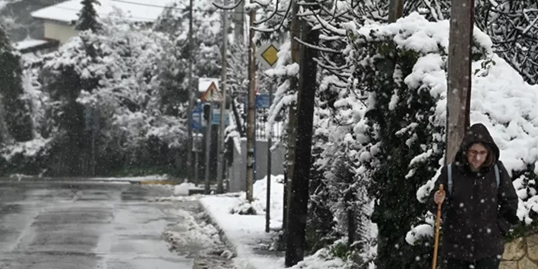 Κακοκαιρία "Φίλιππος" | Στα "λευκά" τα βόρεια προάστια της Αθήνας - Νέα επιδείνωση του καιρού από το βράδυ της Παρασκευής