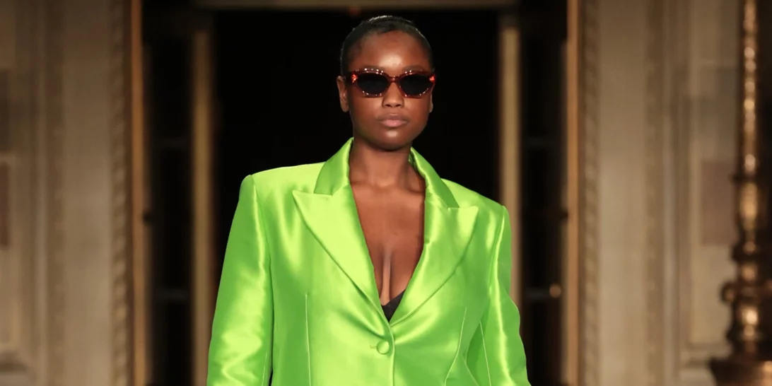 Έχεις καμπύλες; 5 styling tips για να επιλέγεις τα κατάλληλα ρούχα για τη σιλουέτα σου