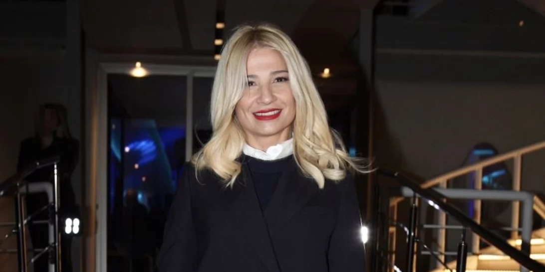 Φαίη Σκορδά | Εύχεται καλό μήνα με την καλύτερη συντροφιά