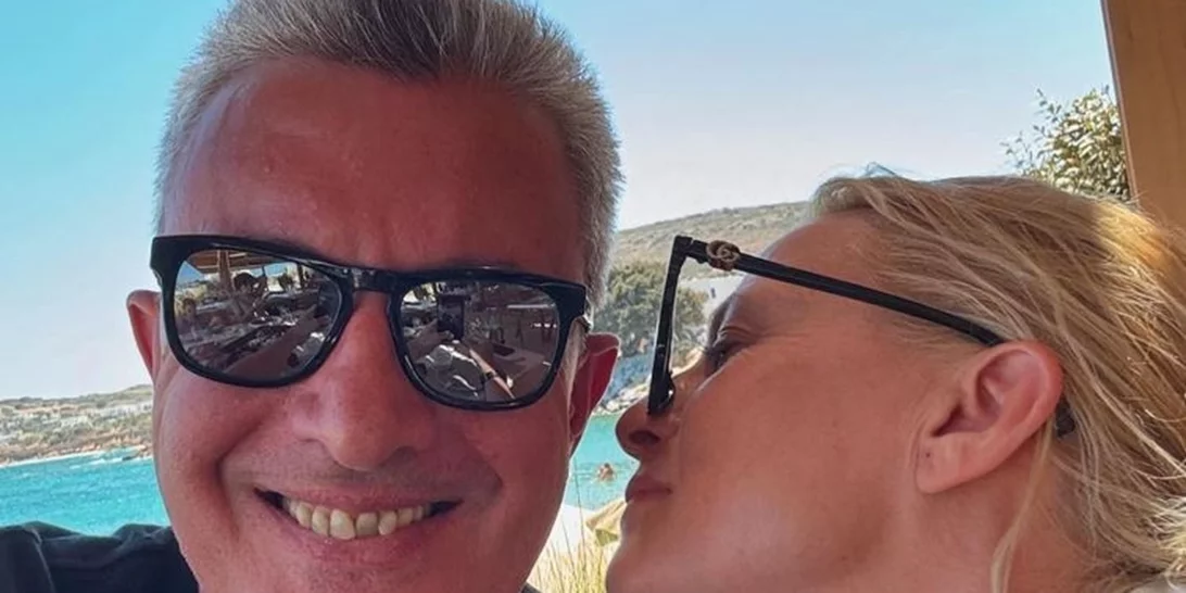 Ο Νίκος Χατζηνικολάου φωτογραφίζει την κόρη του να κάνει ιππασία μαζί με τη μαμά της