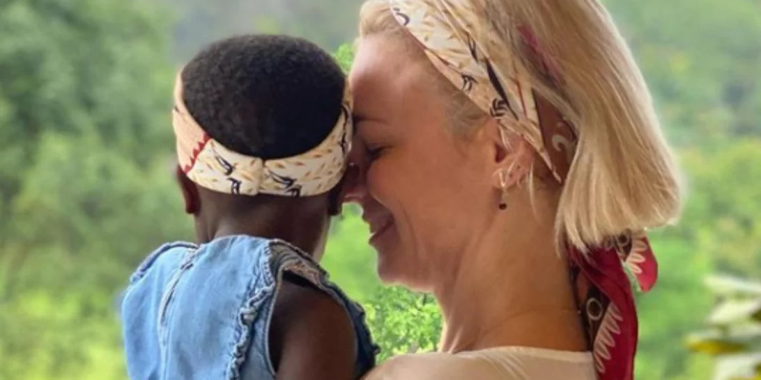 Xριστίνα Κοντοβά | Η νέα τρυφερή φωτογραφία με το κοριτσάκι που θα υιοθετήσει