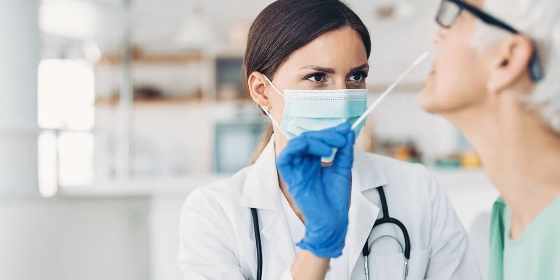 Κορονοϊός | Διαφορετικά τα συμπτώματα με τη νέα παραλλαγή του κορονοϊού Eris