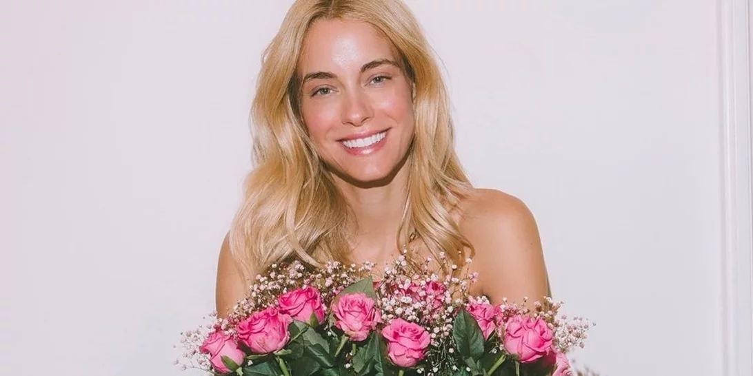 Η Δούκισσα Νομικού ποζάρει στο κρεβάτι της και μοιράζεται detox μυστικά